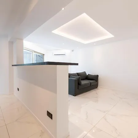 Apartment 1-bd With Terrace - Mere Steps From The *