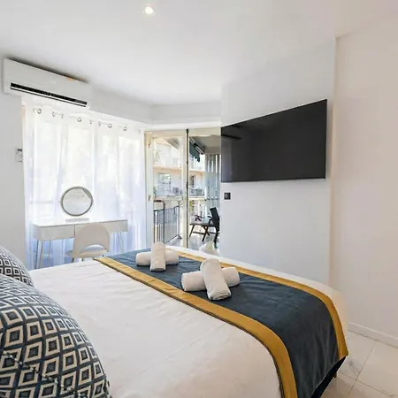 Apartment 1-bd With Terrace - Mere Steps From The *