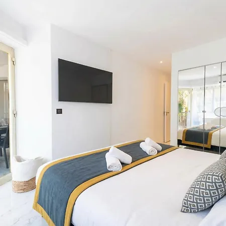 1-bd With Terrace - Mere Steps From The Apartment Cannes